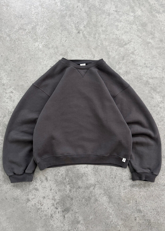 AKIMBO CREWNECK CHARCOAL